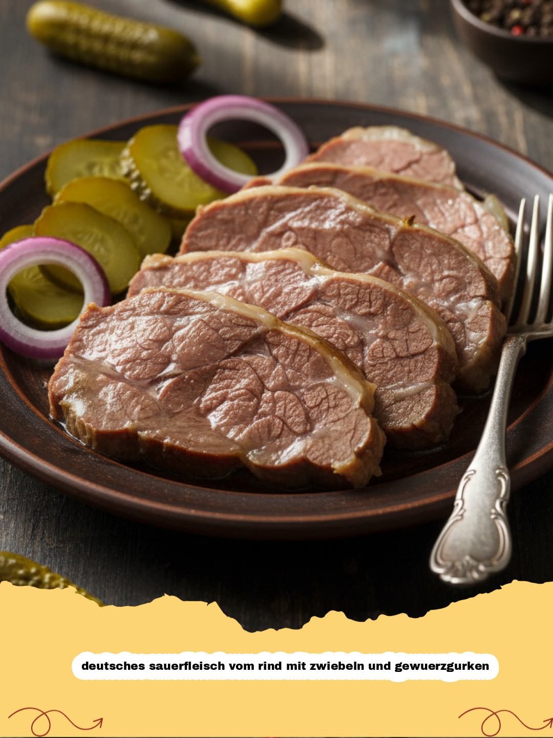 Klassisches deutsches Sauerfleisch vom Rind mit Zwiebeln und Gewürzgurken: Ein traditionelles Rezept