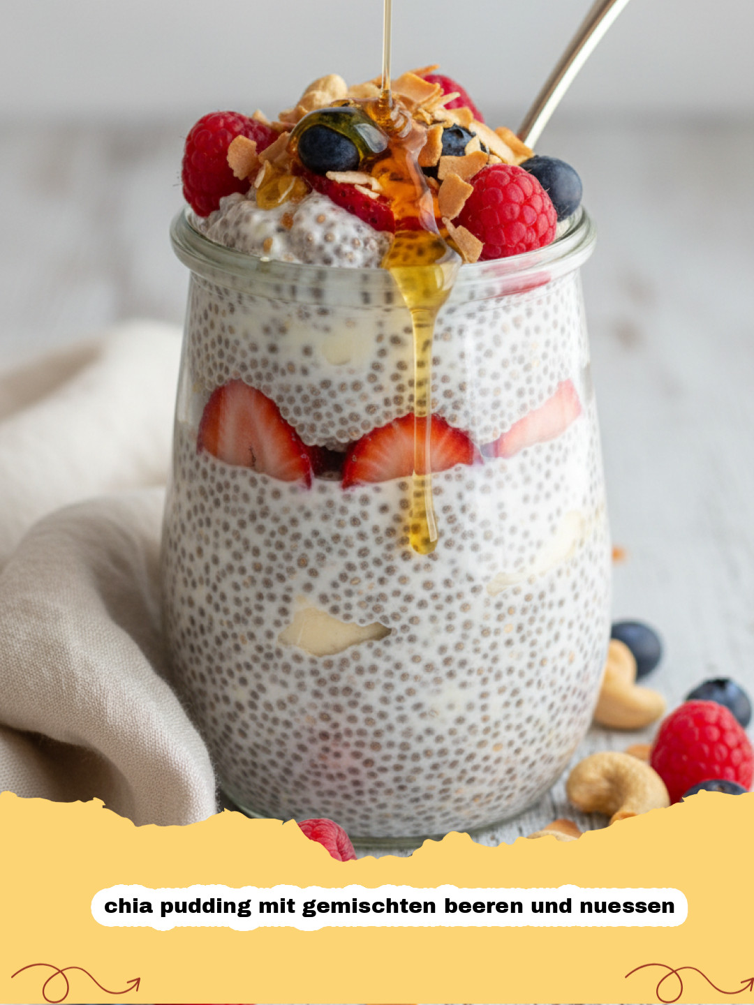 Der ultimative Chia Pudding mit gemischten Beeren und Nüssen für ein energiegeladenes Frühstück