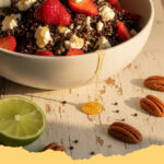 fruehlings quinoa salat mit erdbeeren und ziegenkaese - Frühlings Quinoa Salat mit Erdbeeren und Ziegenkäse in einer Bowl, garniert mit frischer Minze.