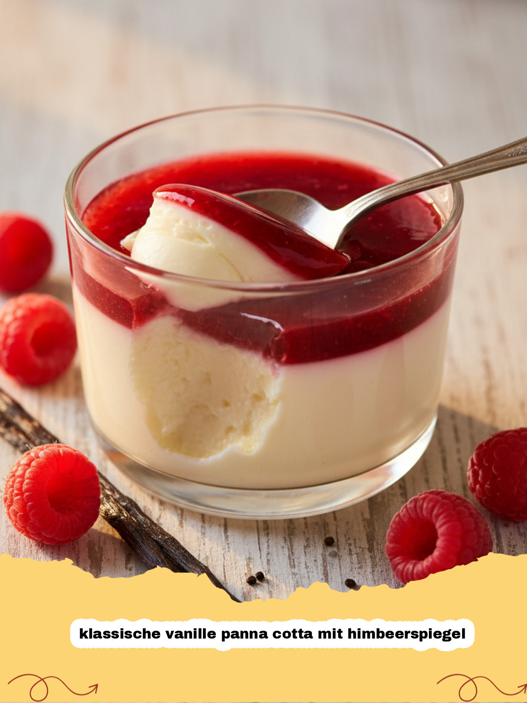 Himmlisch cremig: Die klassische Vanille Panna Cotta mit Himbeerspiegel, die jeden verzaubert