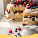 ostertorten rezepte - Saftige Zitronen-Quark-Mohn-Ostertorte festlich dekoriert für Ostern