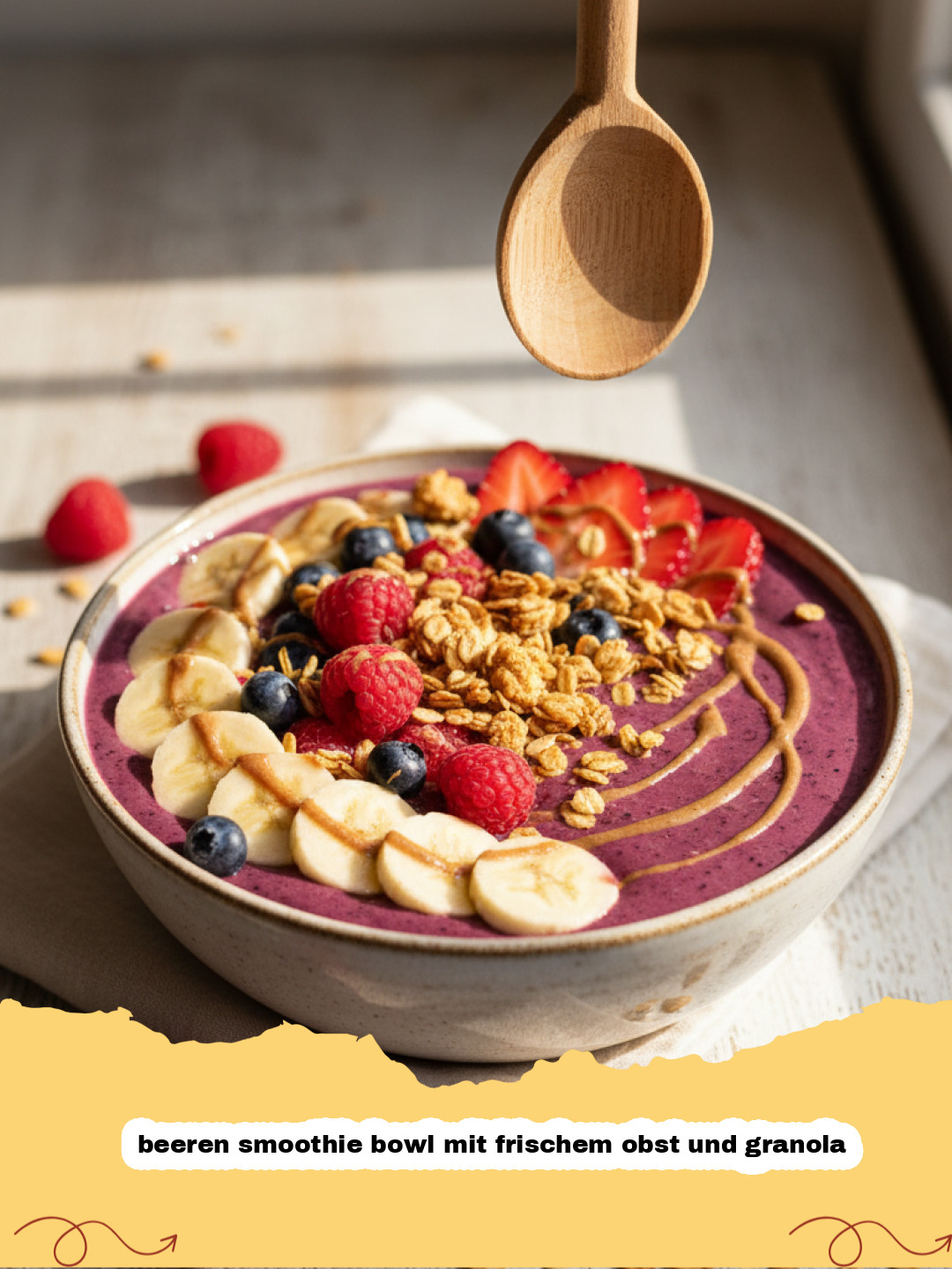 beeren smoothie bowl mit frischem obst und granola - Eine farbenfrohe Beeren Smoothie Bowl, garniert mit frischen Himbeeren, Heidelbeeren, Bananenscheiben und knusprigem Granola.