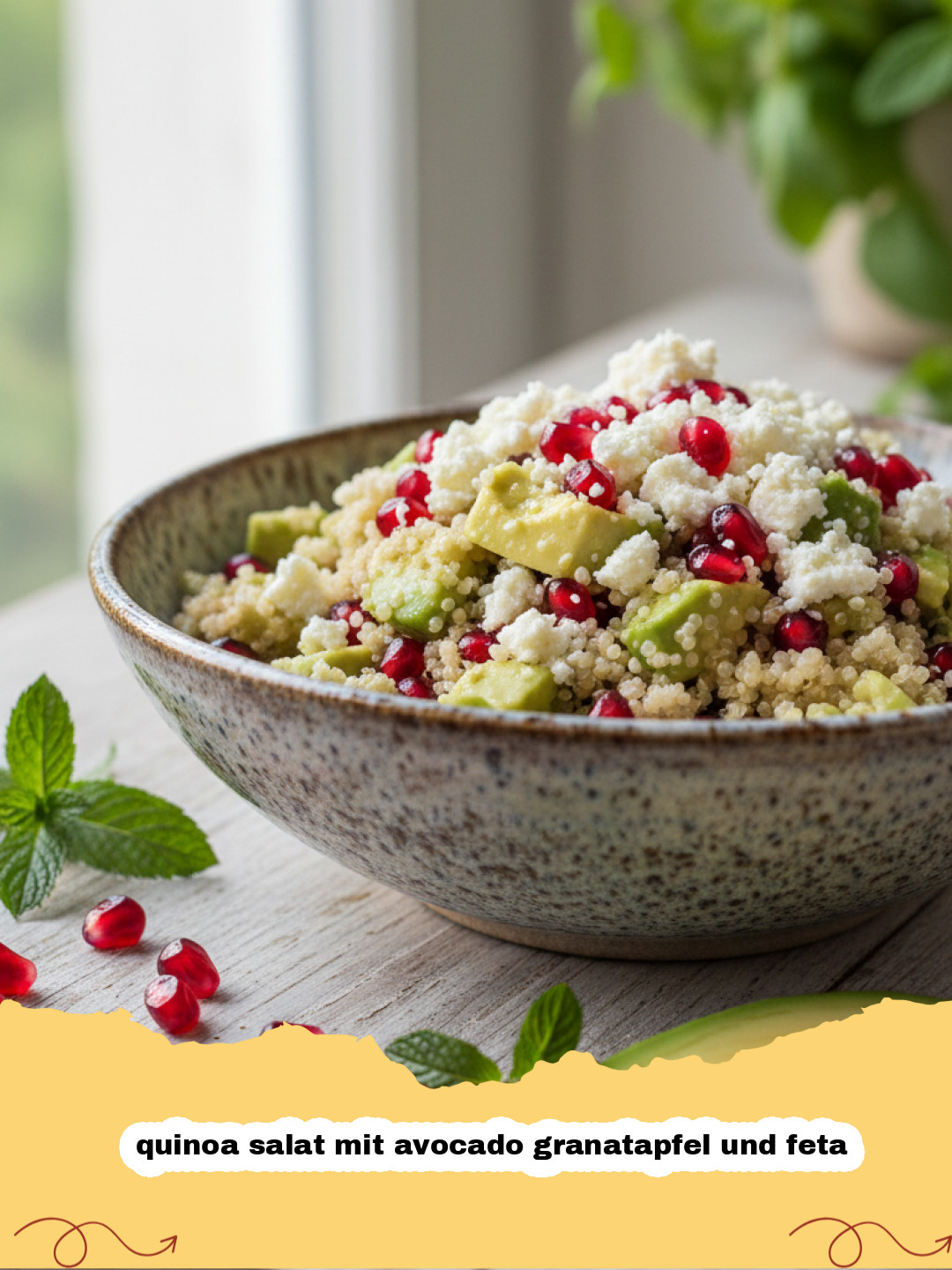 quinoa salat mit avocado granatapfel und feta - Ein bunter Quinoa Salat mit Avocado, Granatapfel und Feta, angerichtet in einer modernen Schüssel